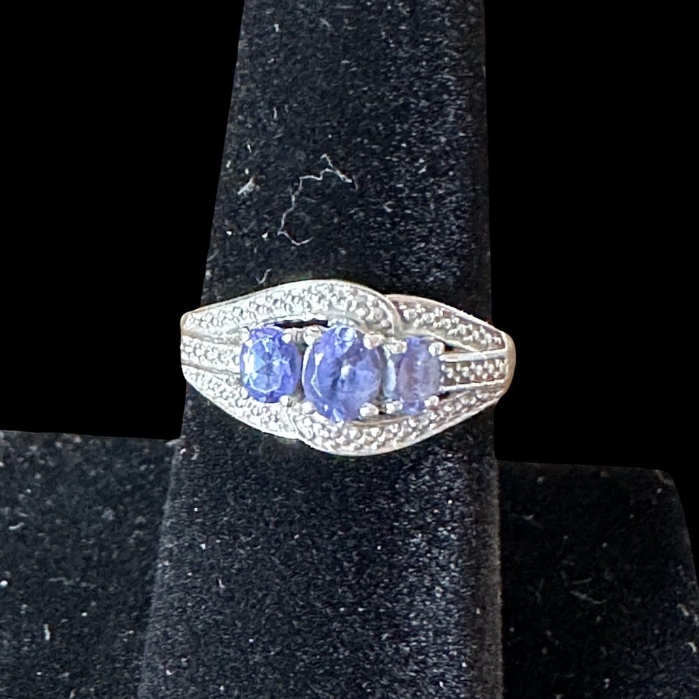Elegant Silver Ring with Vibrant Blue Gems